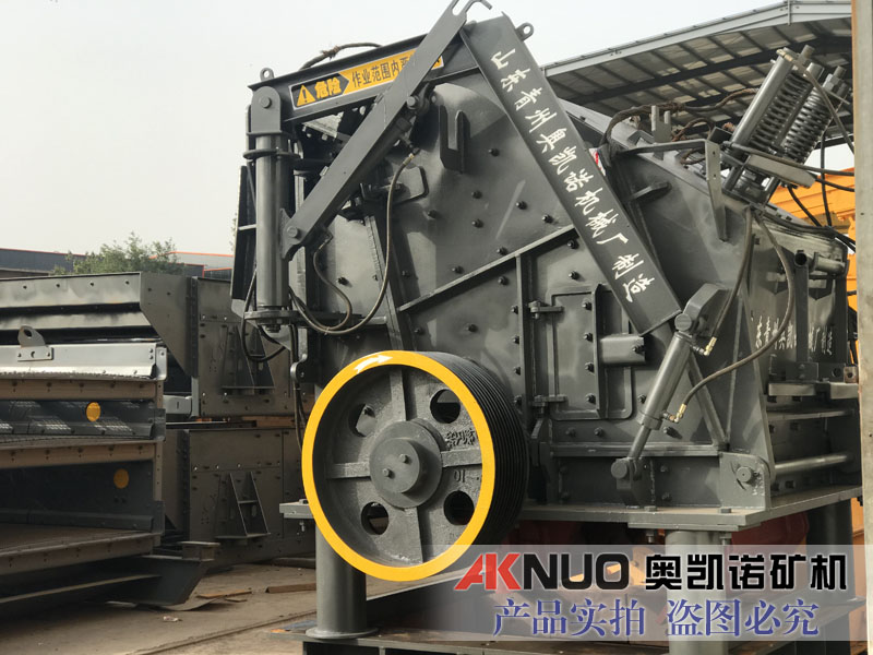 履帶式反擊移動破碎站 履帶式反擊移動破碎站