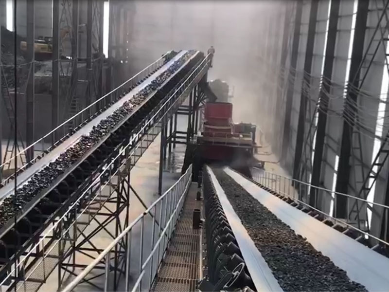 大型砂石料破碎制砂現(xiàn)場 大型砂石料破碎制砂現(xiàn)場